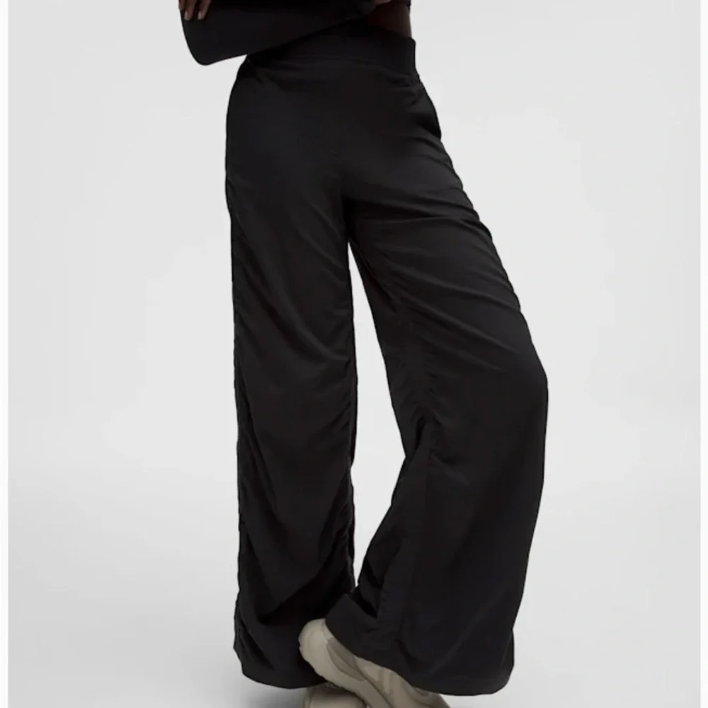 🆕 Lululemon Ruched Wide-Leg High-Rise Pant size S, black - Picture 8 of 9